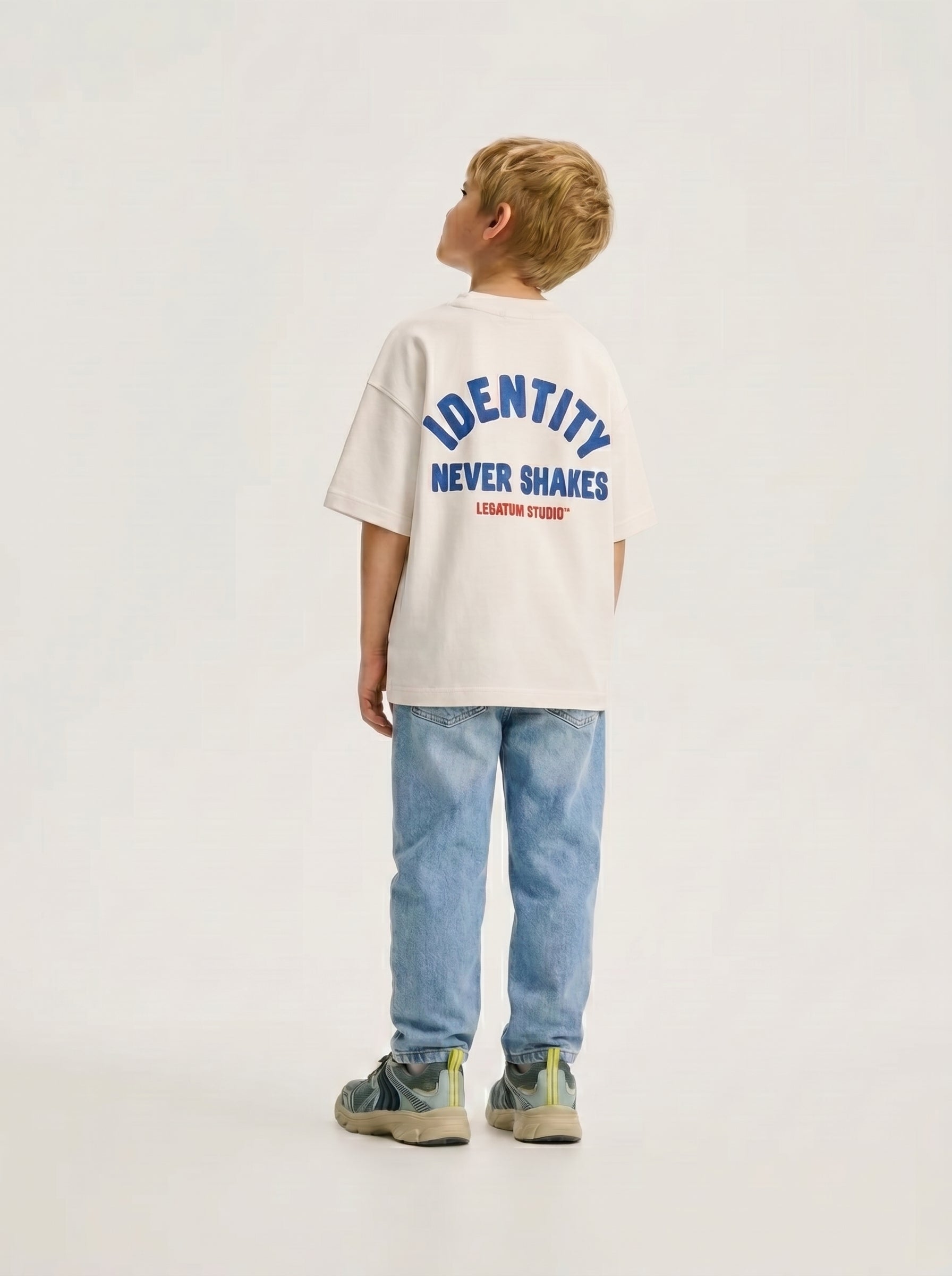 Identity Never Shakes Kids — Tela pesada