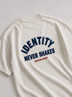 Identity Never Shakes Unisex — Tela semi pesada corte Boxy