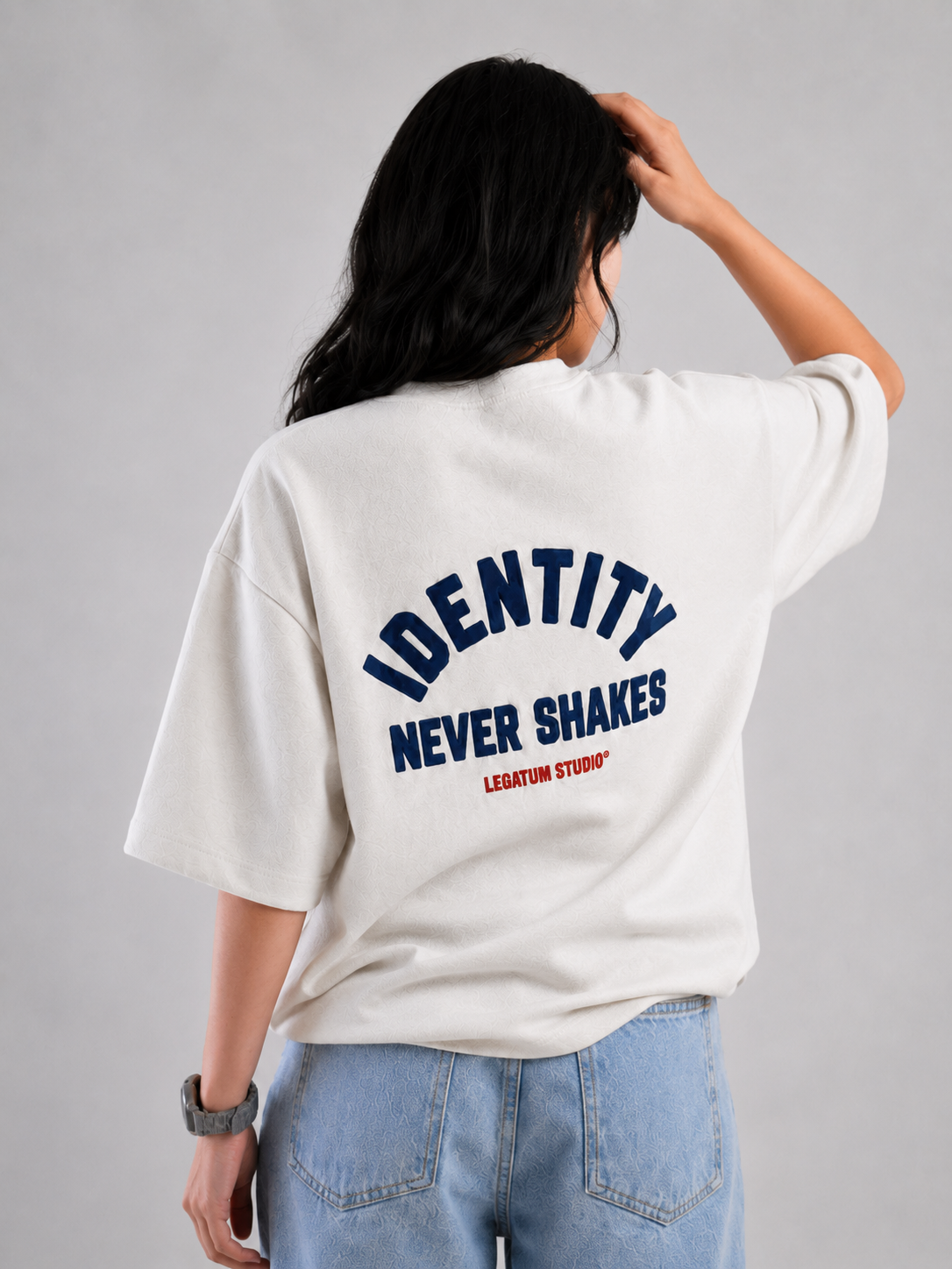 Identity Never Shakes Unisex — Tela semi pesada corte Boxy